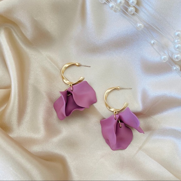 ❤️🔥𝕤𝕒𝕝𝕖❤️🔥🦋 purple flower earrings - Picture 7 of 10